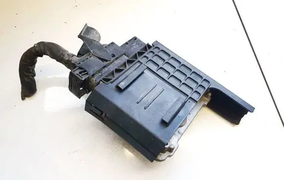 Chevrolet Cruze Engine control unit/module 96983951 0281015445