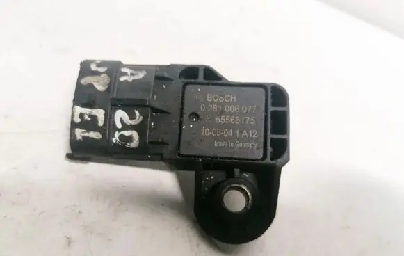 Opel Insignia A Mass air flow meter 0281006077
