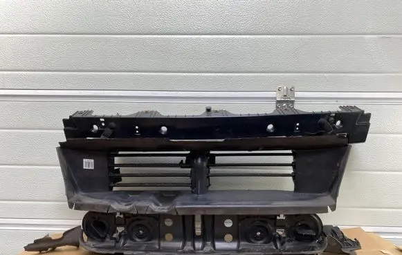 Ford Kuga I Radiator trim GV4B-8475-BC