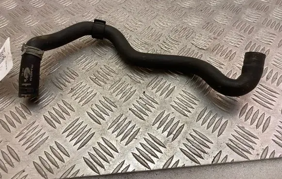 Land Rover Discovery 5 Engine coolant pipe/hose FPLA8K576CA