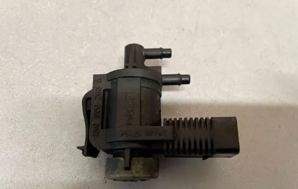 Volkswagen Touran II Turbo solenoid valve 1K0906283A