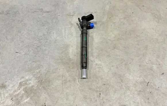 Volkswagen Crafter Fuel injector 28654965 F4A9RZ52F 1580AP22R35