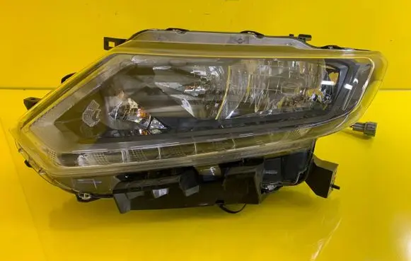 Nissan X-Trail T32 Headlight/headlamp SPP3850