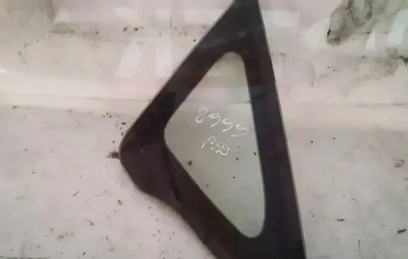 Honda FR-V Front triangle window/glass 