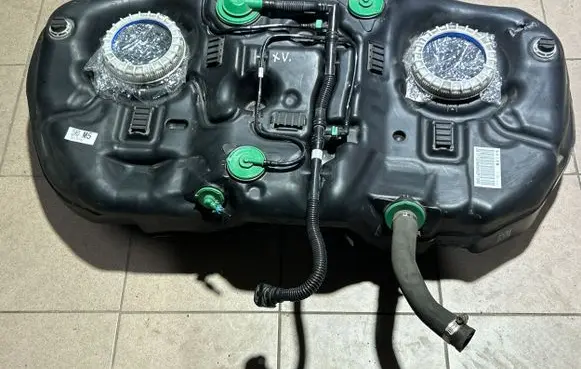 Subaru XV II Fuel tank 42013FL030 42013FL020