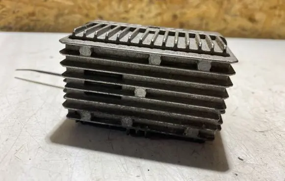 Opel Astra J Glow plug pre-heat relay 55574293