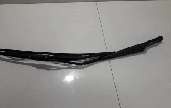 Peugeot 406 Front wiper blade arm