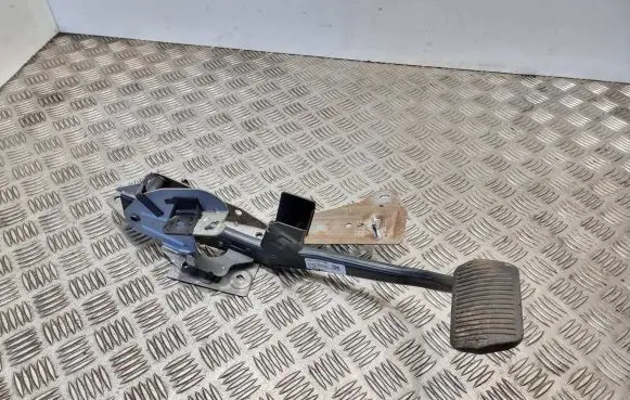 Ford C-MAX I Brake pedal 3M512467BR 10262M02 CCFAARVESC