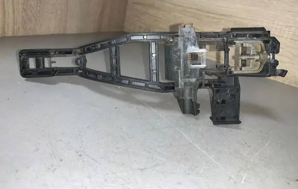 Rear door exterior handle/bracket