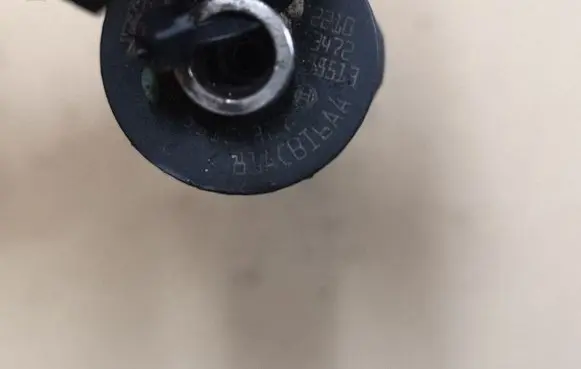 Opel Insignia A Fuel injector 0445110327
