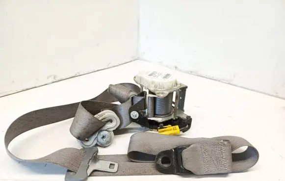 Chrysler Town u0026 Country V Front seatbelt 34007733A