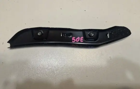 Skoda Octavia Mk3 (5E) Front bumper mounting bracket 5E0807050