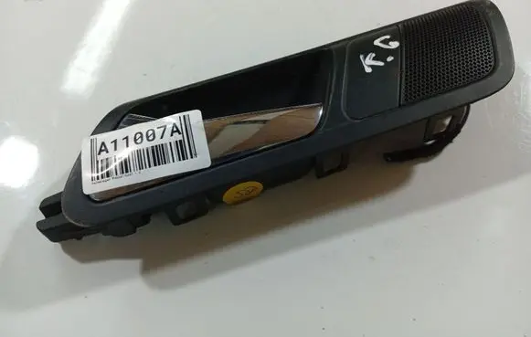 Volkswagen PASSAT B6 Rear door interior handle 3C4839113