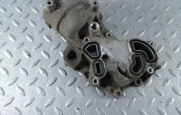 Citroen C5 Aircross Oil filter mounting bracket 9823532380