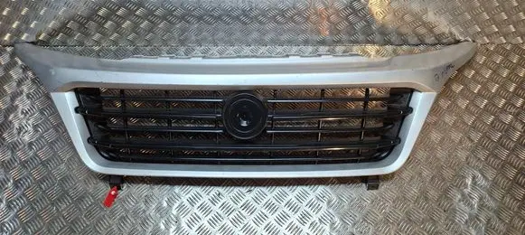 Front bumper upper radiator grill