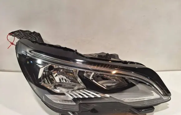 Peugeot 3008 II Headlight/headlamp