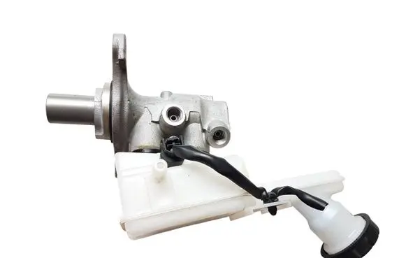 Nissan Juke I F15 Master brake cylinder 32070587