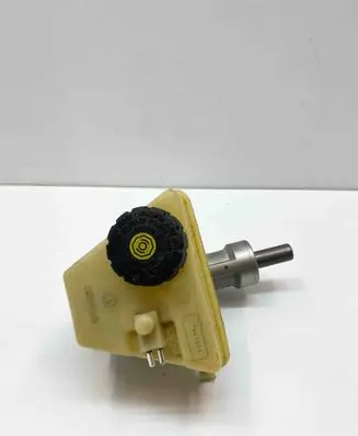 Brake fluid reservoir