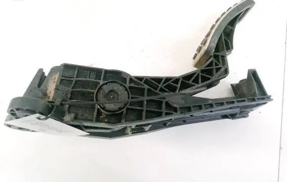 Mercedes-Benz ML W164 Accelerator throttle pedal A1643000104 ZGS005