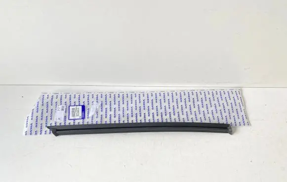 Volvo S90, V90 Front door rubber seal 31490742