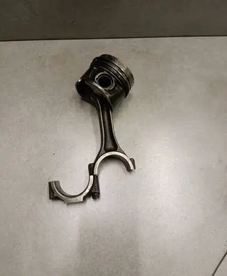 Volkswagen PASSAT B7 Piston with connecting rod 038J