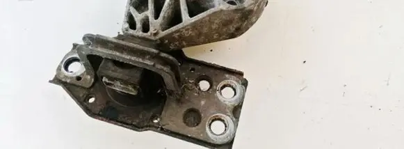 Nissan X-Trail T31 Engine mount bracket