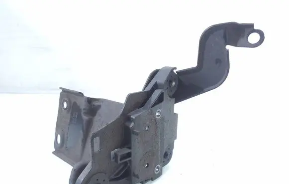 Skoda Octavia Mk3 (5E) ABS pump bracket 5Q1614235