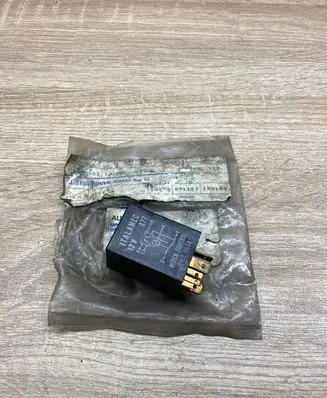 Austin Metro Window wiper relay DRC8534