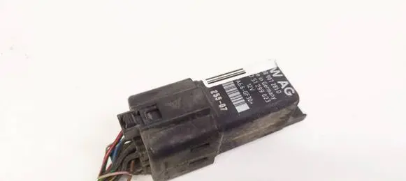 Volkswagen Golf V Glow plug pre-heat relay 038907281D WLO51299023