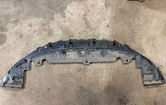 Volvo XC70 Front bumper skid plate/under tray 30698425