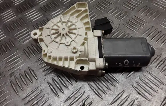 Mercedes-Benz A W169 Rear door window regulator motor A1698201942 996148101 7746013401