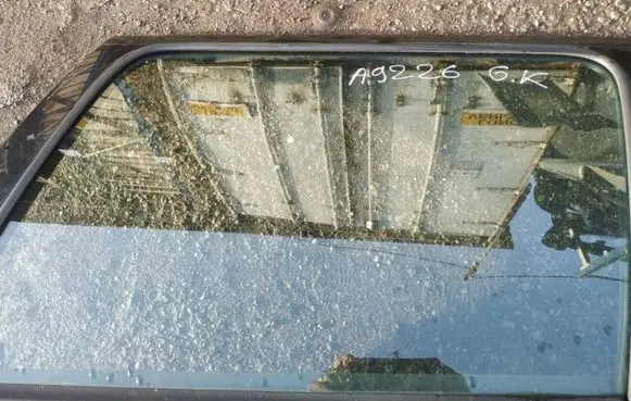 Peugeot 206 Rear door window glass as2