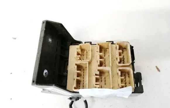 Toyota Avensis T250 Fuse box set 258273405030 25-82734-05030