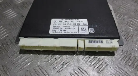 Mercedes-Benz S W221 Central body control module 2215407145