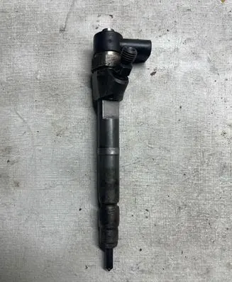 Mercedes-Benz E W211 Fuel injector A6460700287