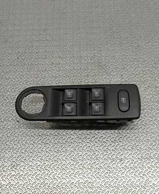 Renault Captur Electric window control switch 45485M