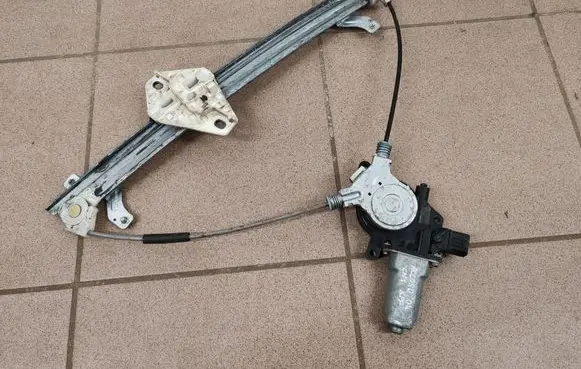 Honda Accord Front door window regulator with motor 