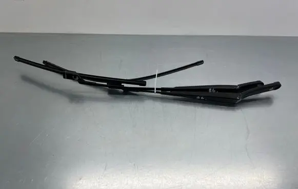 Volkswagen PASSAT B6 Windshield/front glass wiper blade 3C1955409C