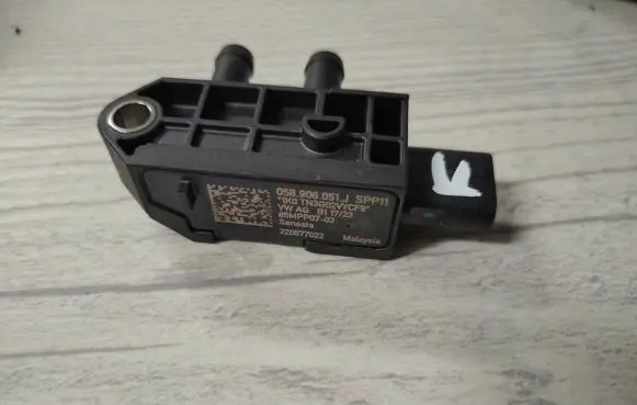Volkswagen PASSAT B8 Air pressure sensor 058906051J