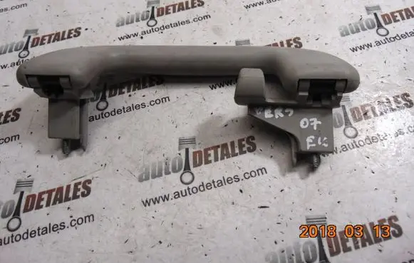 Toyota Corolla Verso AR10 Front interior roof grab handle