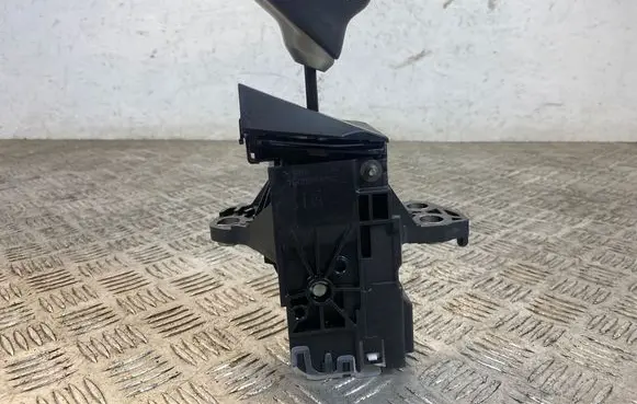 Lexus CT 200H Gear shifter/selector 75C833 8945147060