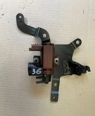 Ford Kuga II Turbo solenoid valve 6G9Q9E882CB