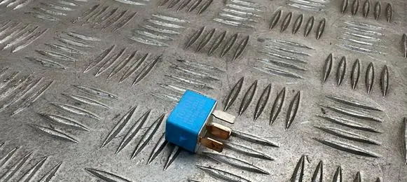 Toyota RAV 4 (XA40) Other relay 9098702027