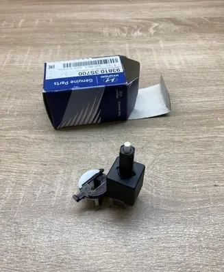 Hyundai Elantra VI Brake pedal sensor switch 938103S700