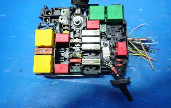 Peugeot 208 Fuse box set 452814602