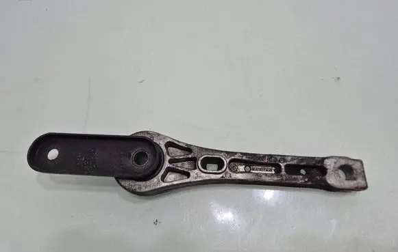 Volkswagen Tiguan Engine mounting bracket 3C0199855M