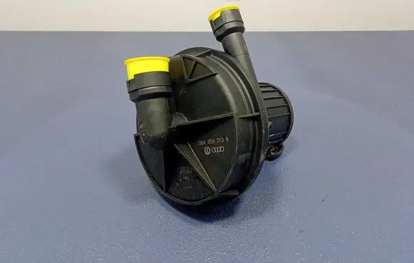 Skoda Octavia Mk2 (1Z) Secondary air pump 06A131333C