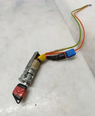Peugeot 206 Ignition lock A302 0423T1