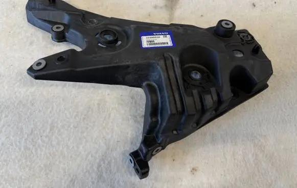 Volvo S60 Fender mounting bracket 32288930