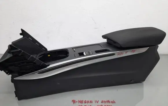 Renault Megane IV Center console